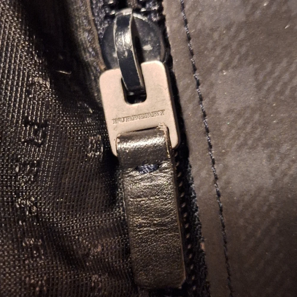 BURBERRY Bag London Bucket Bag Purse Black and Navy - Picture 14 of 14